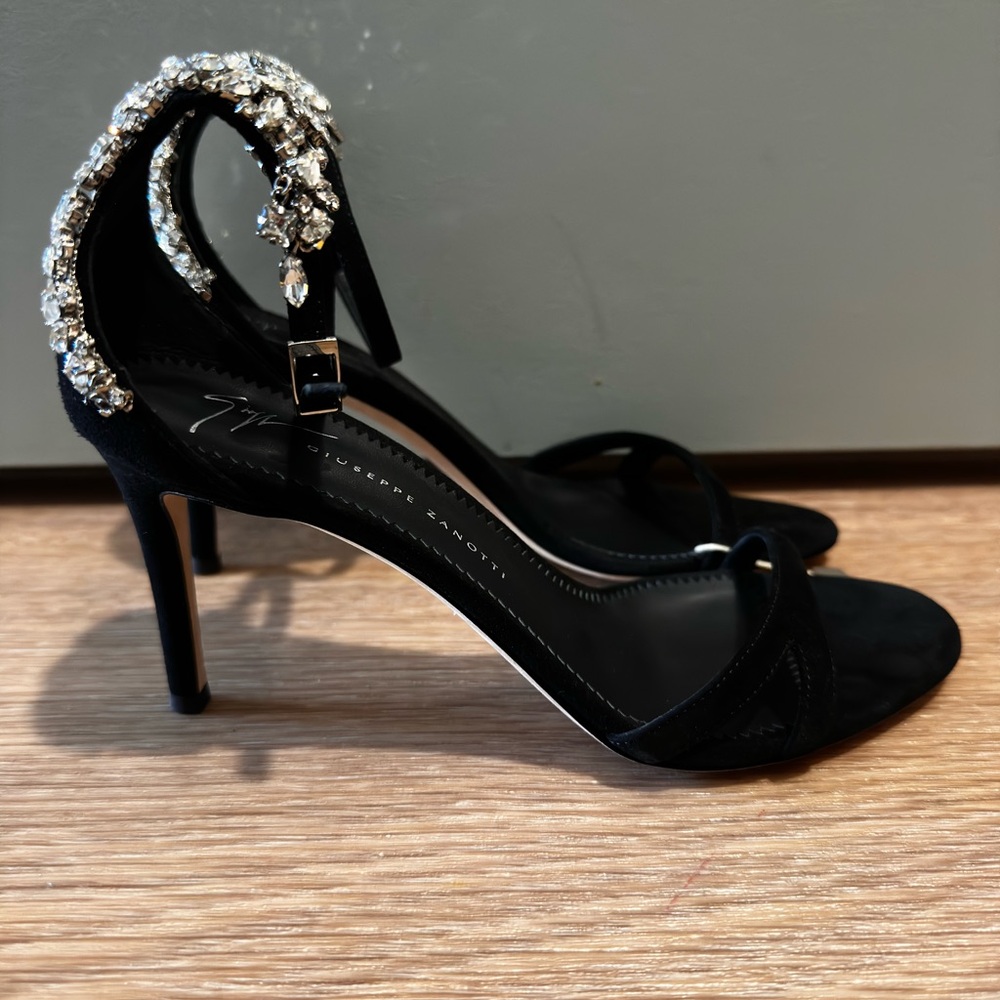 Giuseppe Zanotti Elegant Black Heeled Sandals with Crystal Embellishments